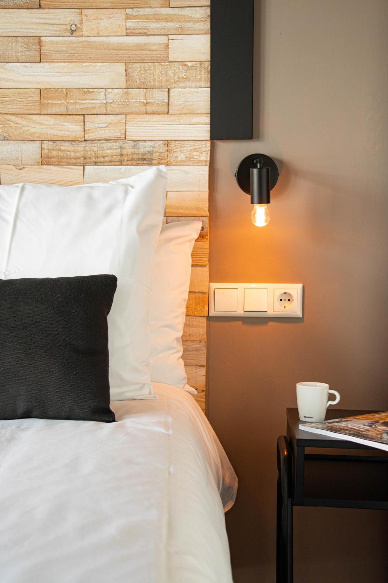 Bed, Bites & Business Hotel Rotterdam Exteriör bild